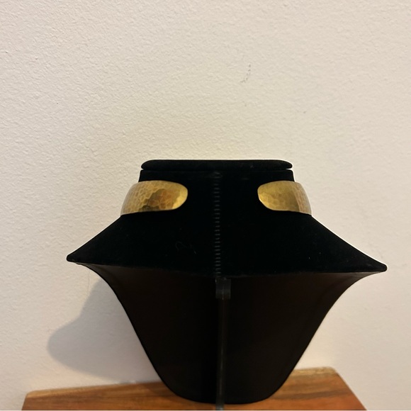 Elegant Hammered Metal Choker Necklace - Picture 4 of 7